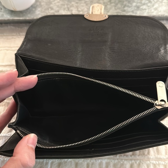 Louis Vuitton Mahina Wallet - Picture 9 of 16